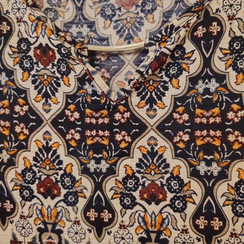 Naif Patterned Sleeveless Top - Picture 5 of 9